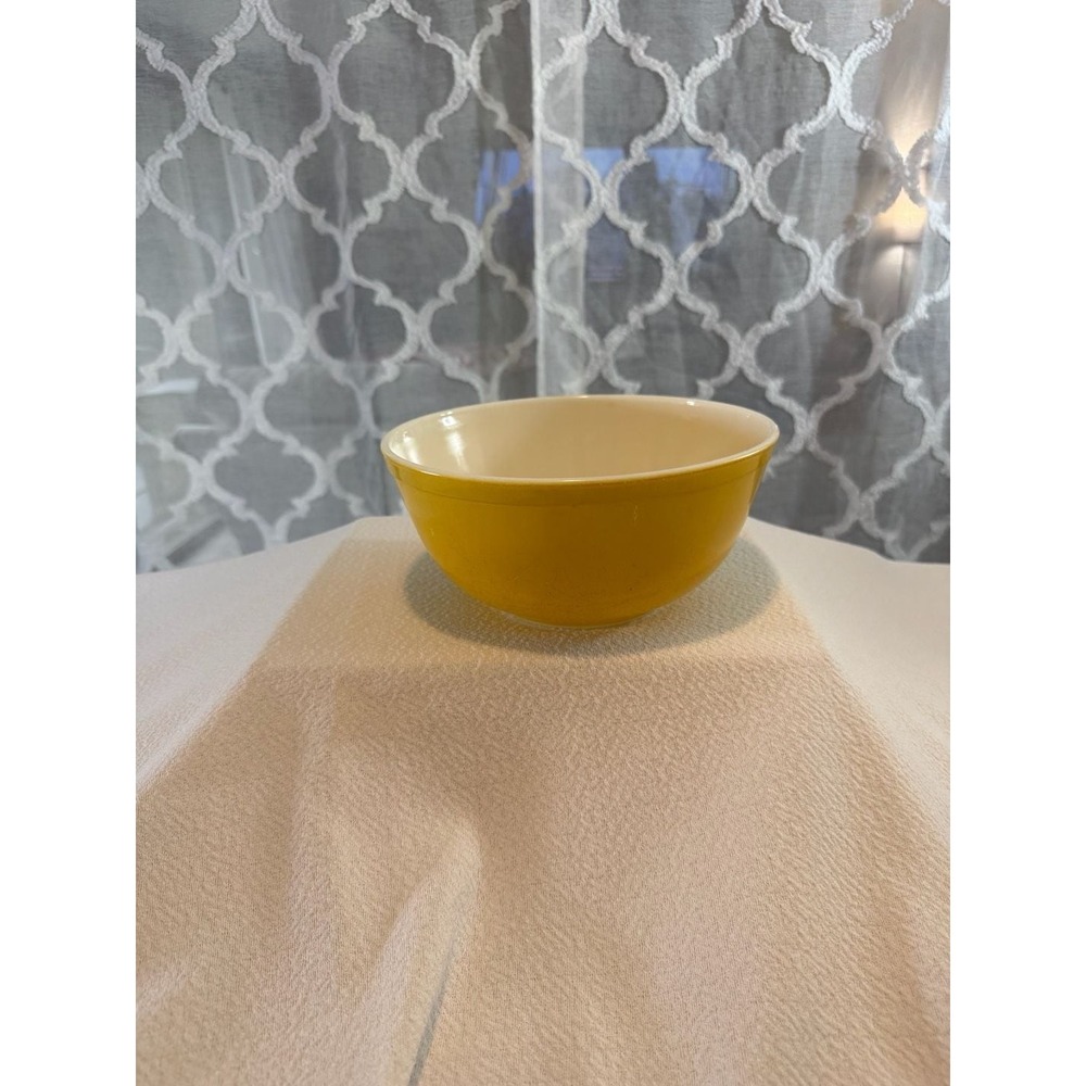 Vintage Pyrex Yellow Mixing Bowl Model 403 - 2 1/2 Qt.